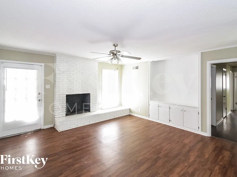 4310 Millbranch Rd — Photo 4