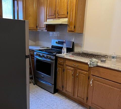 4th image of 122 Bay 34 St #2