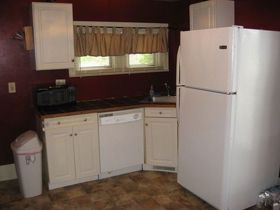 5th image of 249 Rockwell St