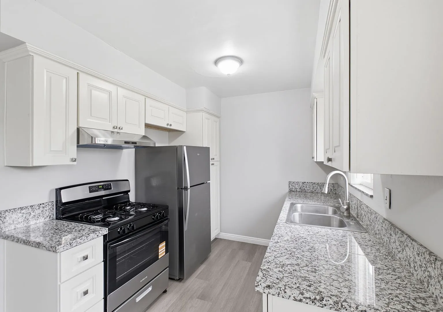 Charming 1-Bedroom Apartment Available at Bandy Apartments! — Photo 4