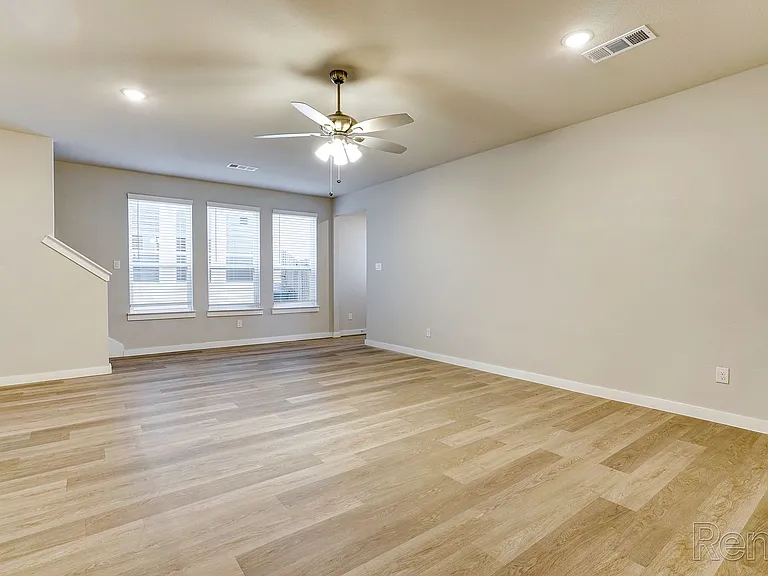 4110 Tobin Dr — Photo 5