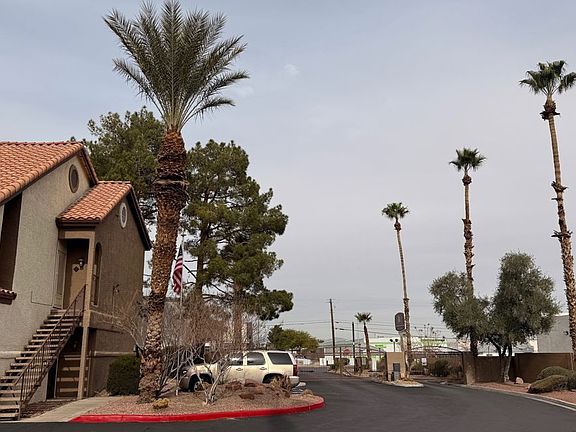 Exterior Neighborhood (street photo)