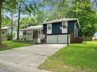 1302 SW Madison St, Lees Summit, MO 64081