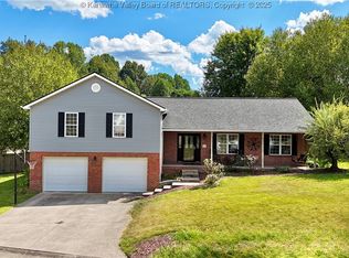 112 Mulberry Dr, Hurricane, WV 25526