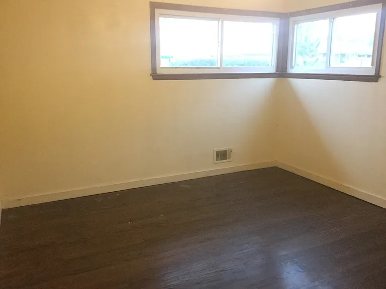 7866 W Palmetto Ave — Photo 4