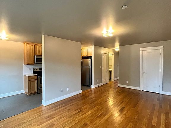 4th image of 1346 SE Center St APT 3