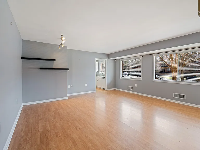 10620 Weymouth St #1 — Photo 24