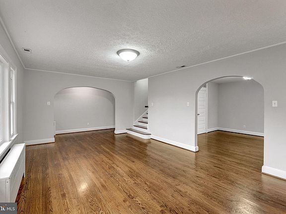 3rd image of 208 Fredericksburg Ave