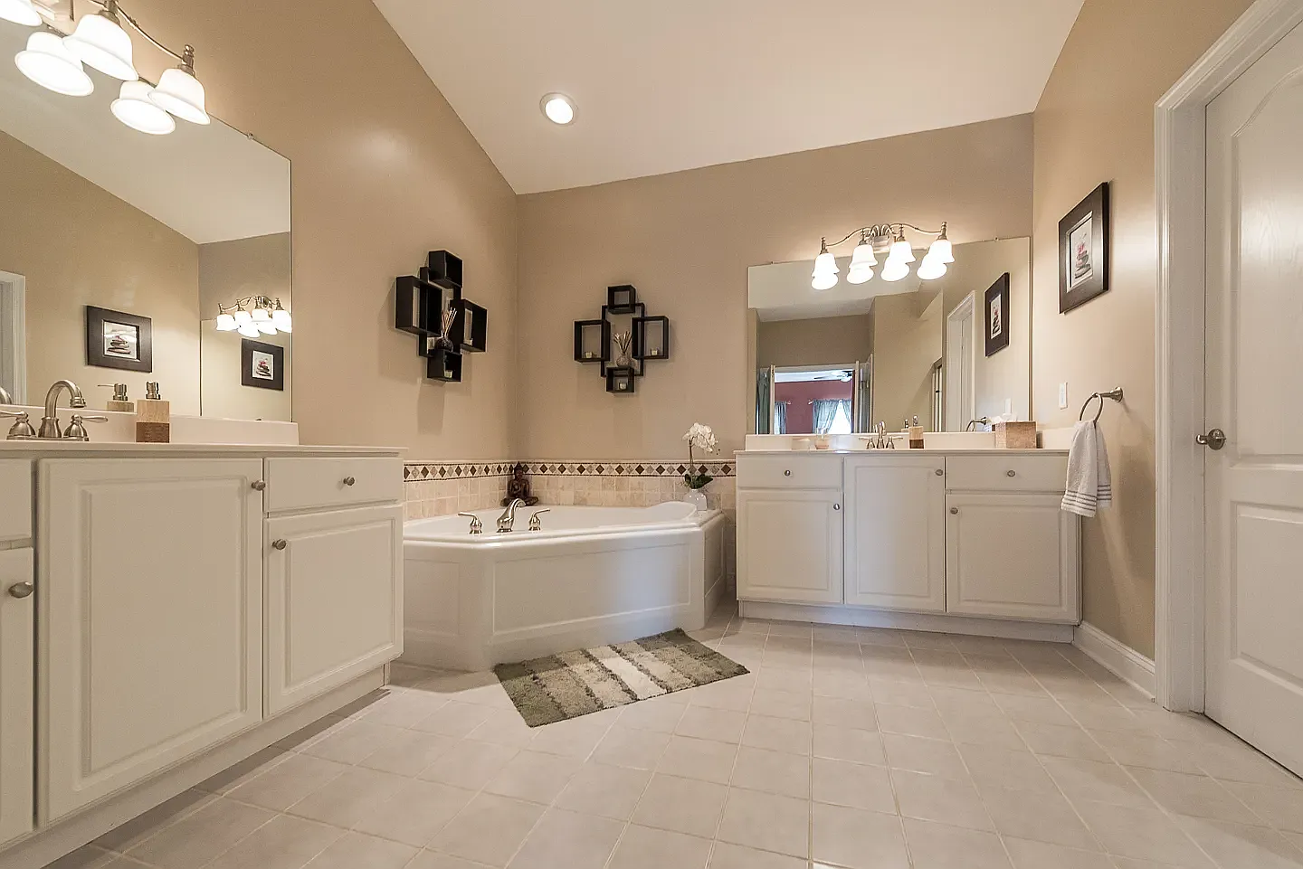 3 bed, 3.5 bath, 2742 sqft, $3,500 — Photo 1