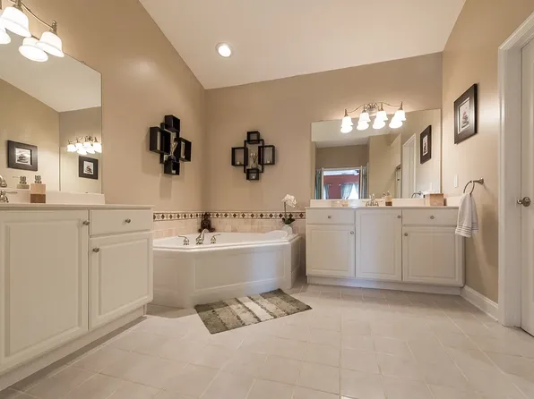 1285 Brookstone Dr, Garnet Valley, PA 19060