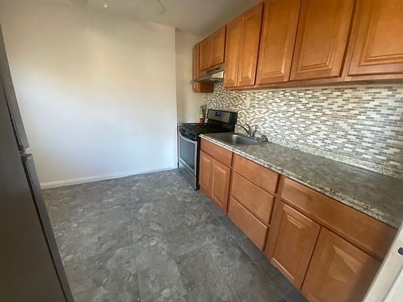 3rd image of 5 Millers Ln #39B