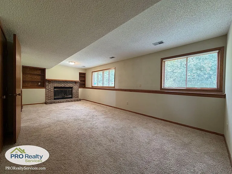5642 Royal Oaks Dr — Photo 16