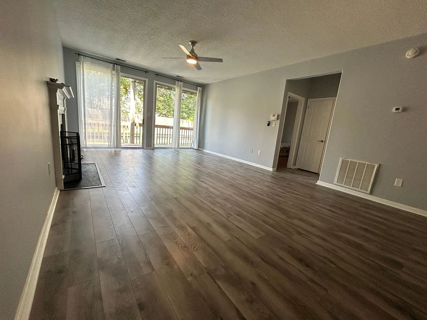 Introducing a charming 2 bedroom, 2 bathroom condo — Photo 2