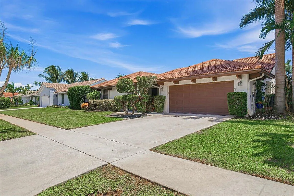 3 bed, 2.0 bath, 1996 sqft, $5,000 — Photo 4