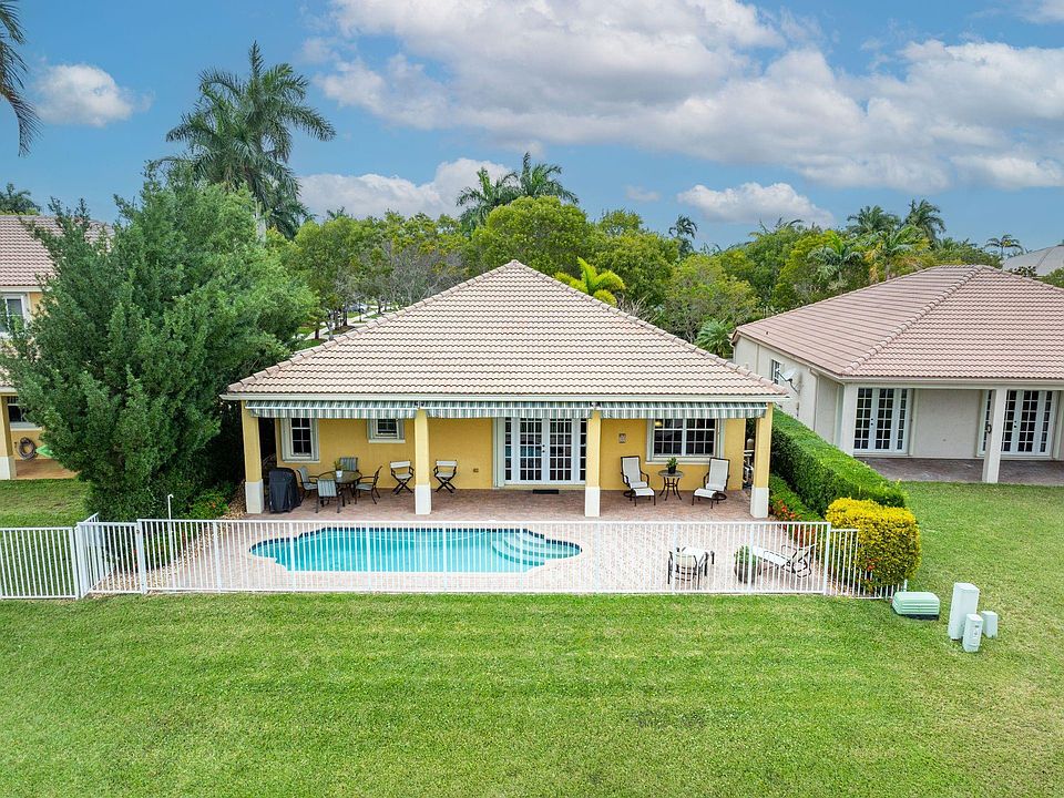 1st image of 725 Nandina Drive