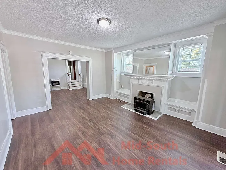 1561 Foster Ave — Photo 5