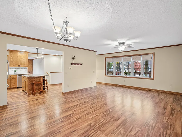 409 S Olive St — Photo 5
