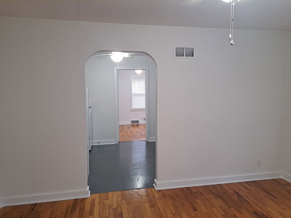Living room entrance to kitchen and eating area.