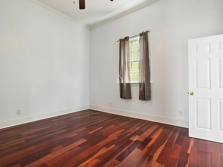 1674 N Robertson St — Photo 12