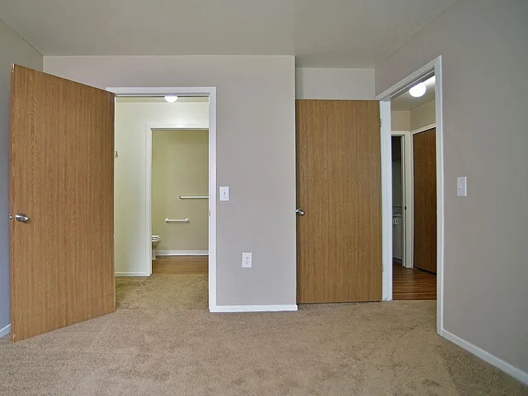 Windsor Place Apartments — Photo 7