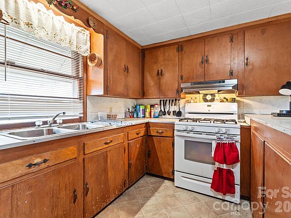 3rd image of 407 Conwell Rd