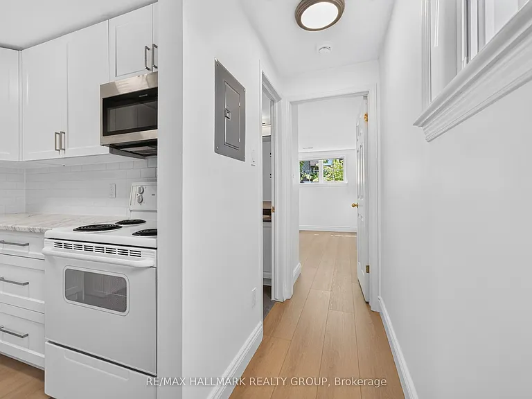 44 Centrepointe Dr — Photo 19