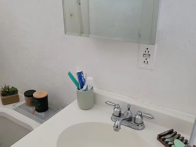 2nd level bathroom