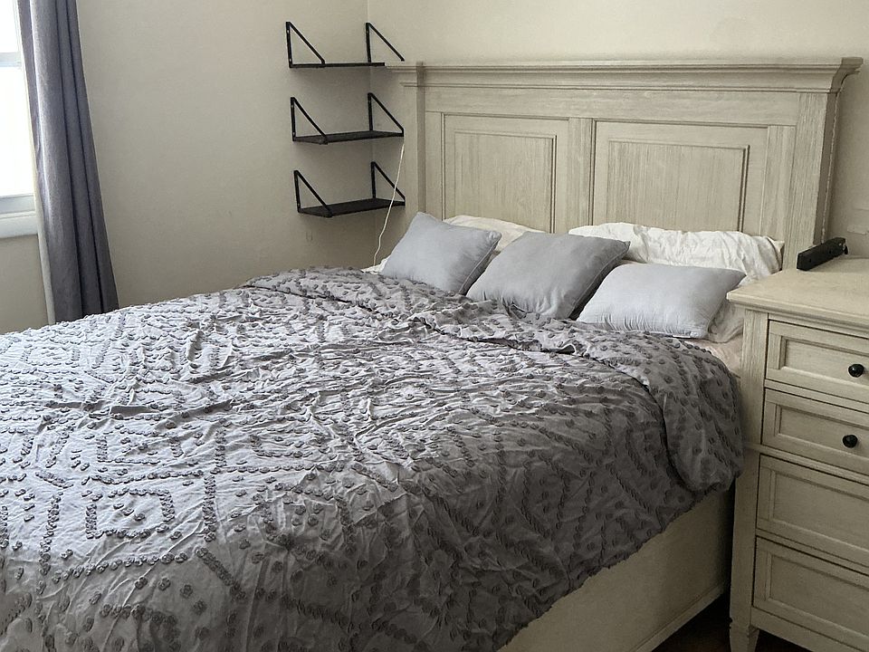 1st image of 2285 E Carriage Hill Dr #3