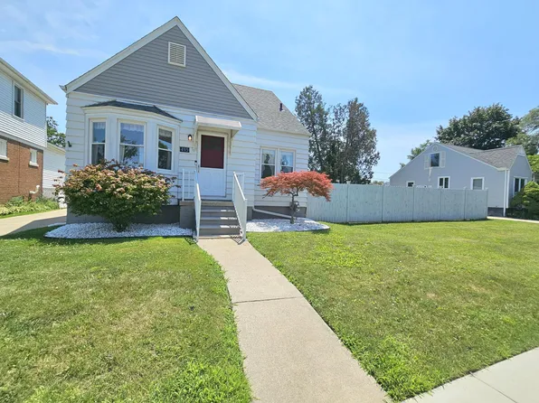 495 North Dr, Wyandotte, MI 48192