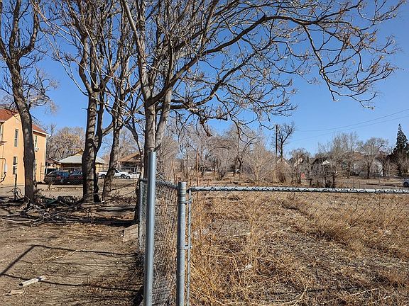2nd image of 722 E 6th St