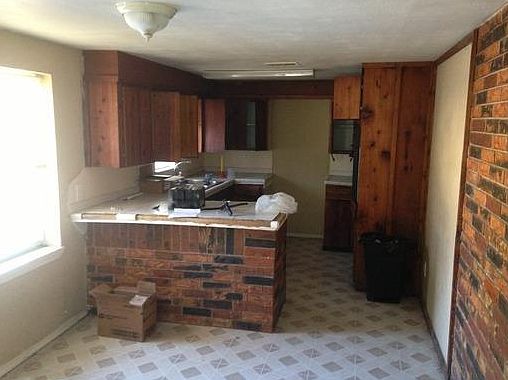 4th image of 3401 N Douglas Blvd