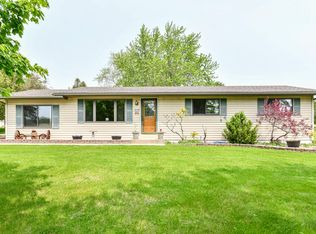 W365N7148 McMahon Rd, Oconomowoc, WI 53066