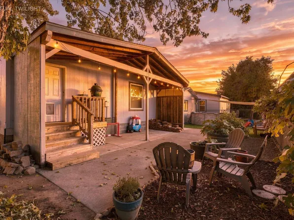 1635 SW Sun Glo Dr, Grants Pass, OR 97527
