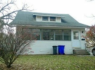 939 Oakland Rd NE, Cedar Rapids, IA 52402