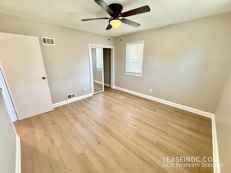 733 Crittenden St NE — Photo 16