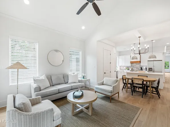 325 Bacque Crescent Dr, Lafayette, LA 70503