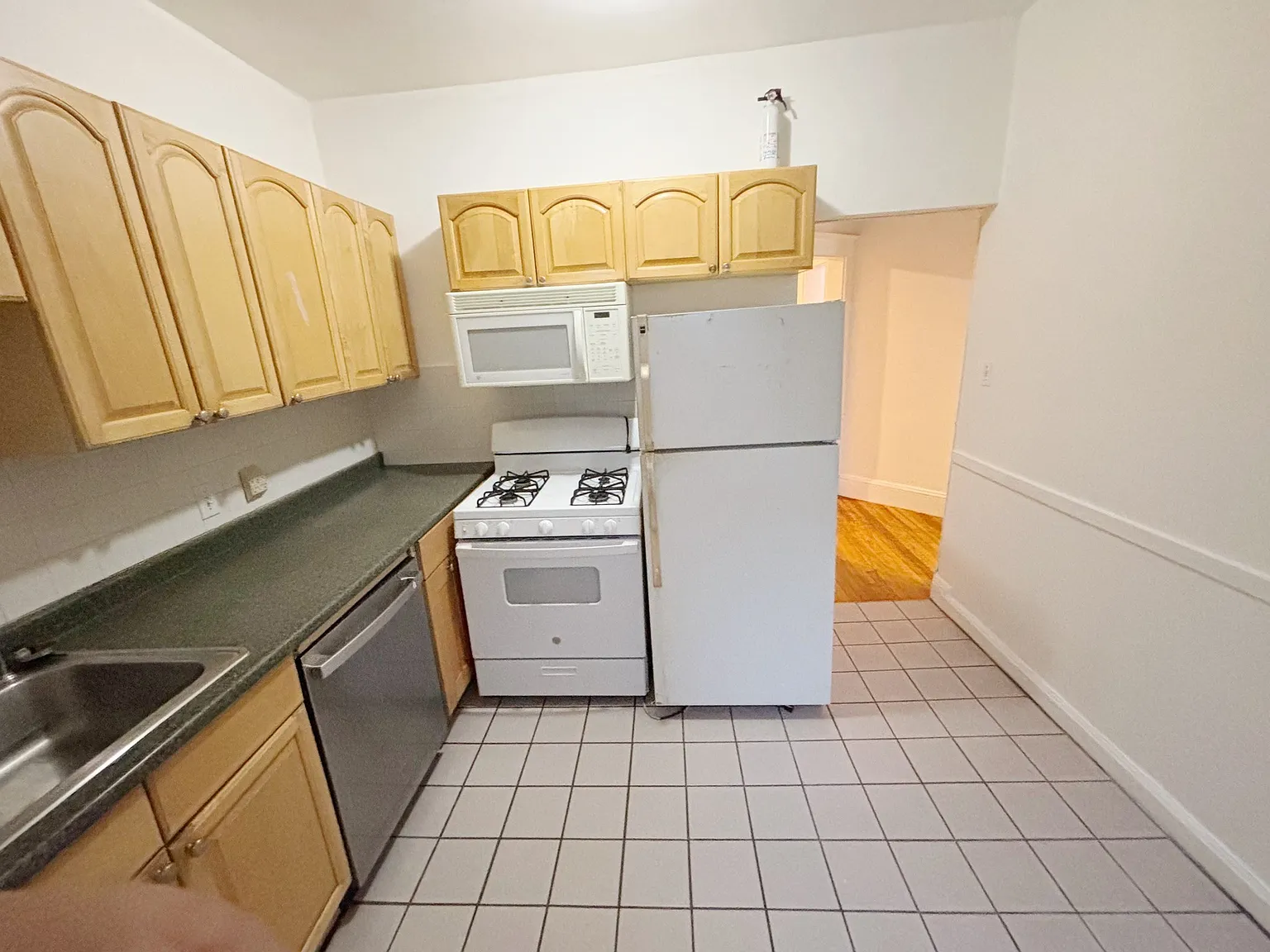 3 bed, 2.0 bath, 865 sqft, $3,300 — Photo 4