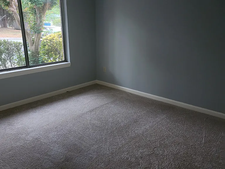 919 Belmont Dr — Photo 2