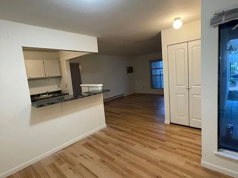 University Park Apartments near Cornell University — Photo 412