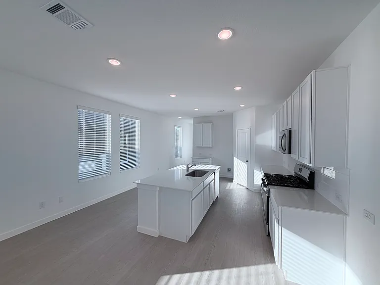 245 Inyo St — Photo 12