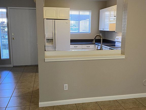 3rd image of 1601 W Sunnyside Dr Unit 152