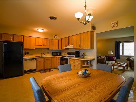 5th image of 19 Parkedge Ct