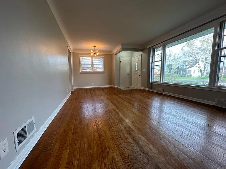 921 Vanderpool Dr — Photo 5