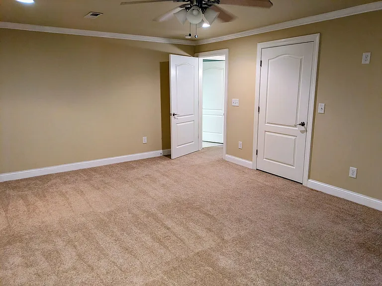 6913 Crandall Ct — Photo 16