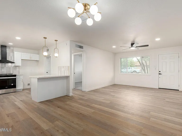3939 W Harmont Dr — Photo 12
