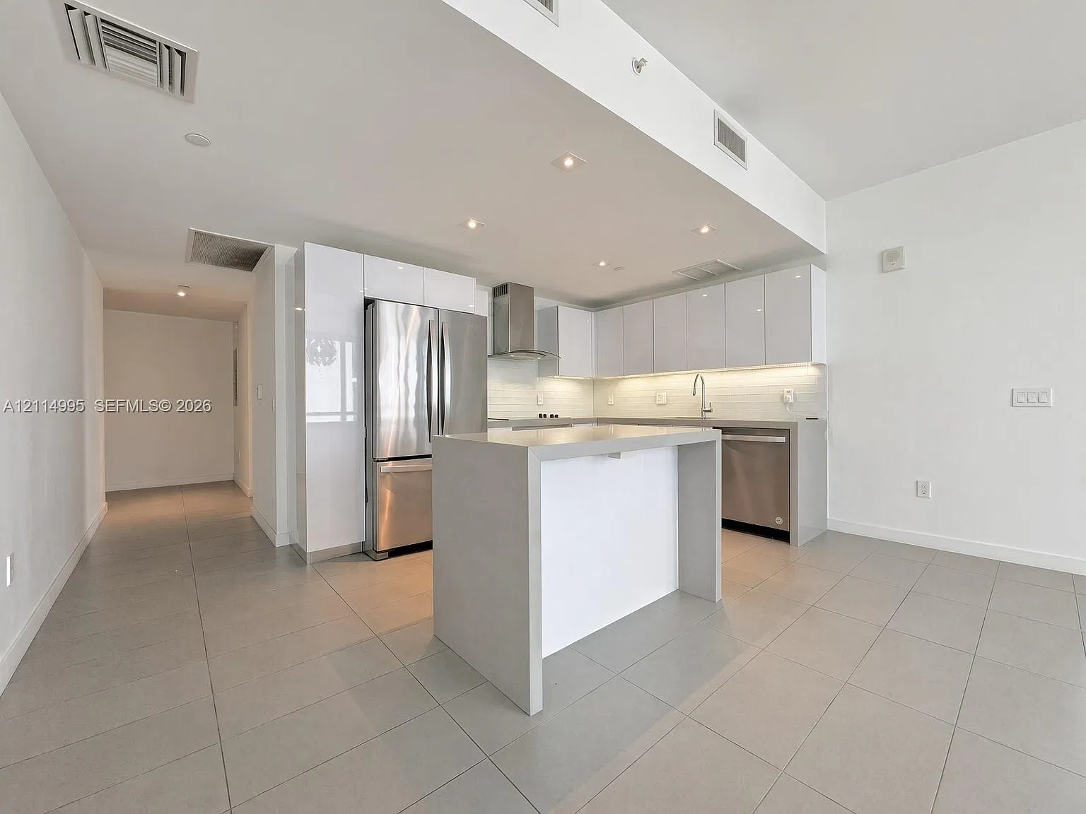 Canvas Condo — Photo 4