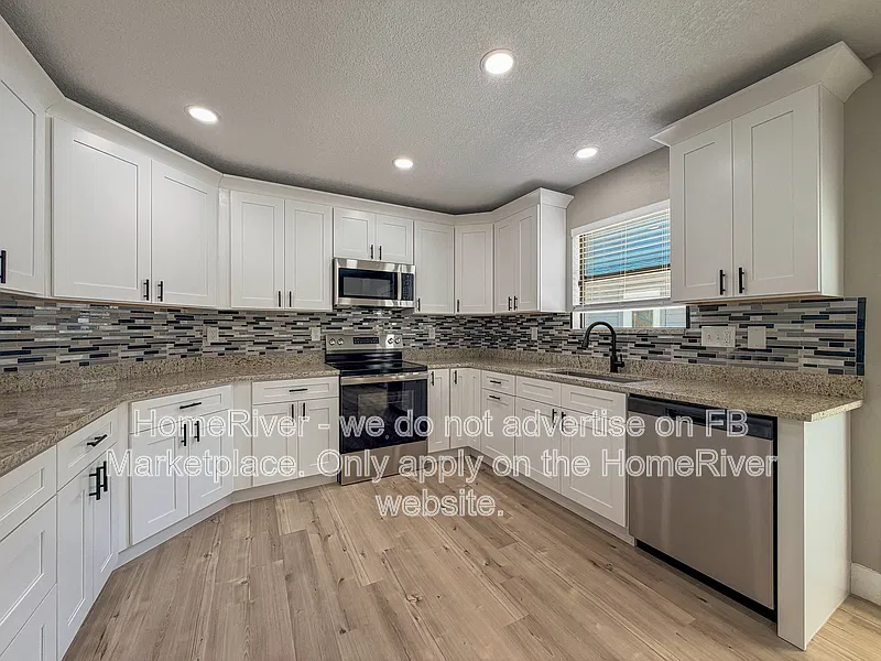 4 bed, 3.0 bath, 2500 sqft, $2,745 — Photo 2