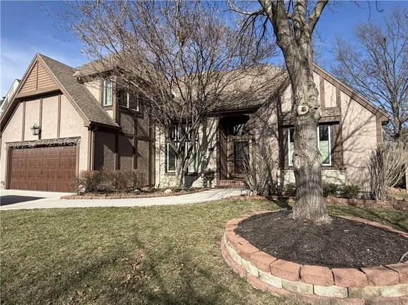 4816 W 121st St, Overland Park, KS 66209