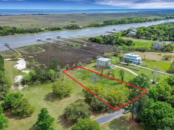 7909 Pelican Bay Dr, Awendaw, SC 29429