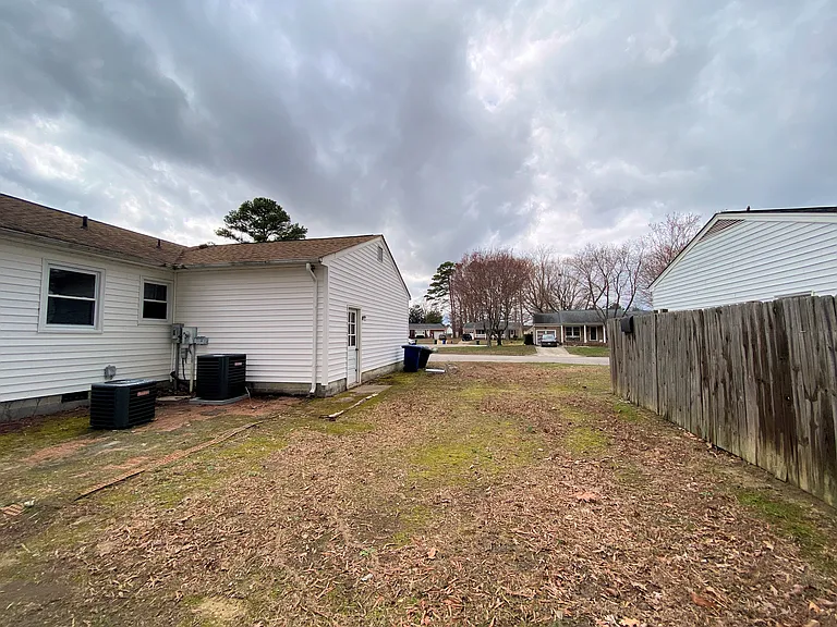 218 Mona Dr — Photo 41